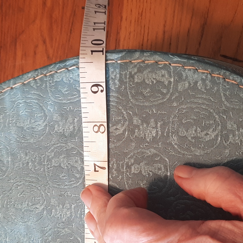 VTG Embossed Teardrop Travel Bag - Picture 8 of 15